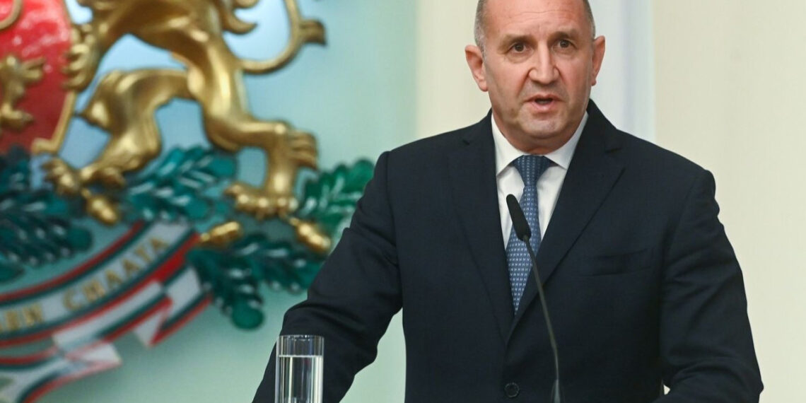 Šokas Europoje: Bulgarijos prezidentas netikėtai atsistatydina – kas slypi už šio sprendimo?