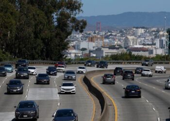 Šokas JAV keliuose: panaikins greičio ribojimus greitkeliuose ir seks vokiečių pavyzdžiu?