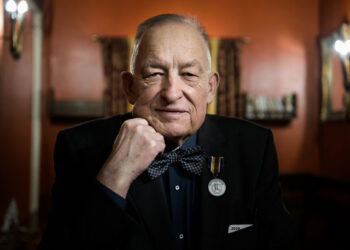 Šokas literatūros pasaulyje: Kornelijui Plateliui įteiktas netikėtas LGKŠA apdovanojimas