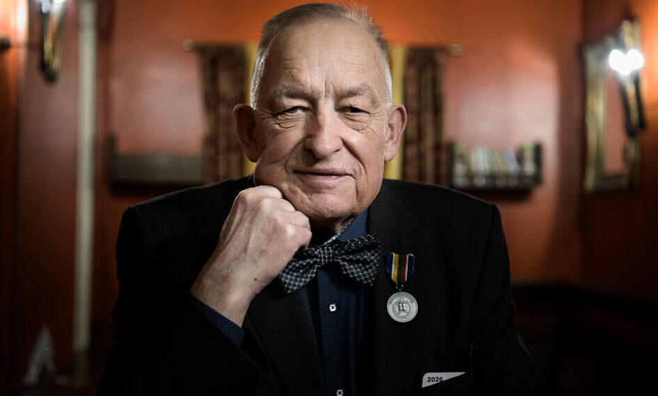 Šokas literatūros pasaulyje: Kornelijui Plateliui įteiktas netikėtas LGKŠA apdovanojimas