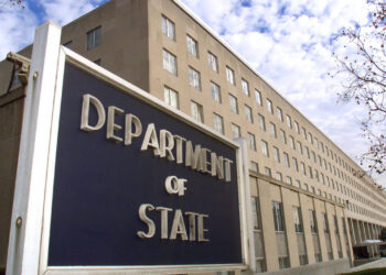 Šokas pasauliui: JAV staiga stabdo imigracinių vizų išdavimą net 75 valstybių piliečiams