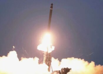 Šokas Rytuose: branduolinis siaubas artėja? Šiaurės Korėja paleido raketas į Japonijos jūrą