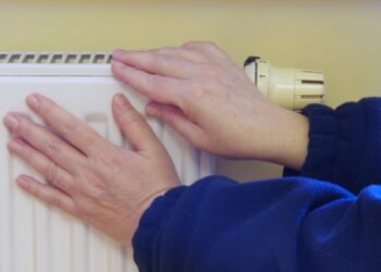 Šokas šildymo sezono įkarštyje: viršuje kaista, apačioje šąla – ką slepia toks radiatorius?