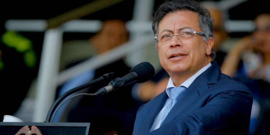 Šokas Vašingtone: Trampas Baltuosiuose rūmuose priima kairiųjų lyderį Kolumbijos prezidentą Petro