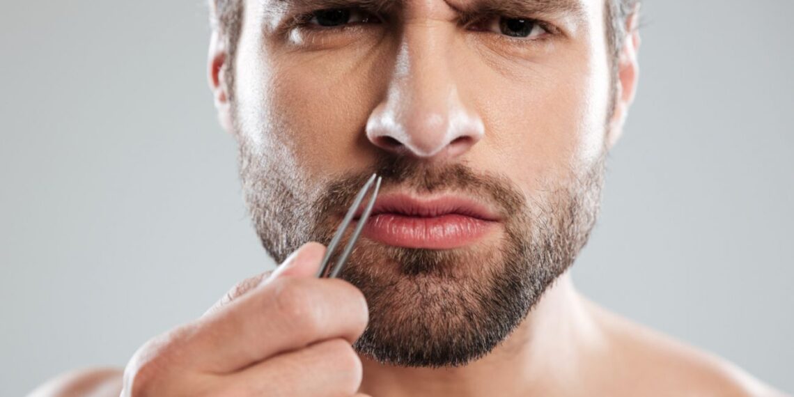 Šokiruojanti gydytojų žinia: traukdami plaukelius iš nosies rizikuojate mirtina infekcija