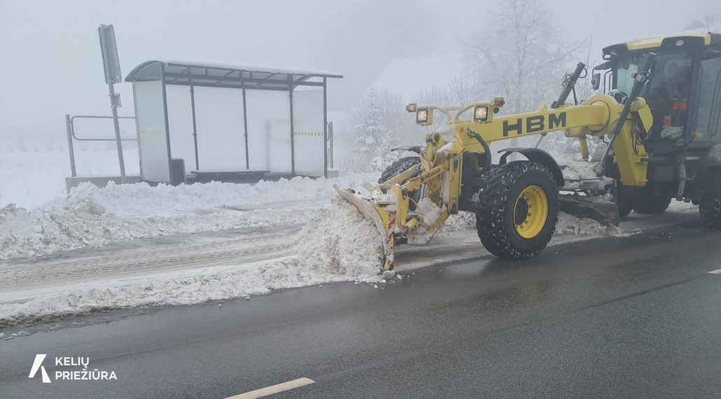 Šokiruojanti kelių žiema: sniego rekordai traukia kelininkų žandikaulius žemyn, vairuotojai panikoje