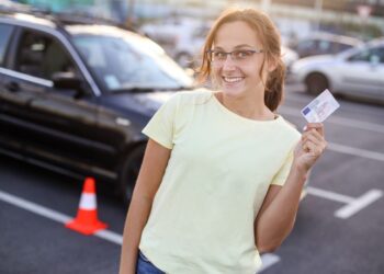 Šokiruojanti MVS žinia: paaiškėjo, kada vairuotojo pažymėjimo paštu NIEKADA negausite