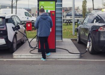 Šokiruojanti Norvegijos paslaptis: kodėl net 96 proc. naujų automobilių jau yra elektra?