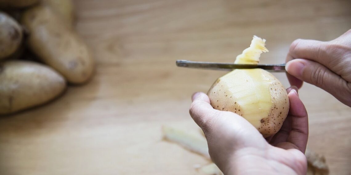 Išmetate vertingiausią dalį? Ekspertas ragina nustoti lupti šiuos produktus