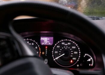 Šokiruojanti tiesa apie naudotus automobilius: 5 ženklai, išduodantys tikrą ridą net aferistams nepavyks paslėpti