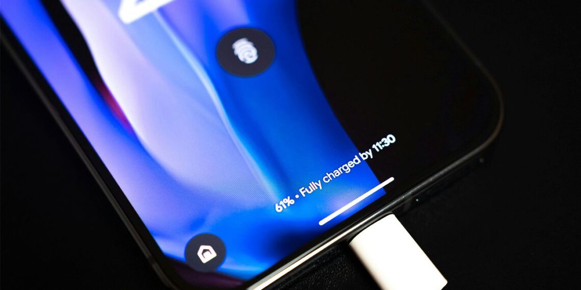 Šokiruojanti tiesa: ekspertai atskleidė, kaip iš tikrųjų TURI būti kraunamas Android telefonas