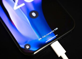 Šokiruojanti tiesa: ekspertai atskleidė, kaip iš tikrųjų TURI būti kraunamas Android telefonas