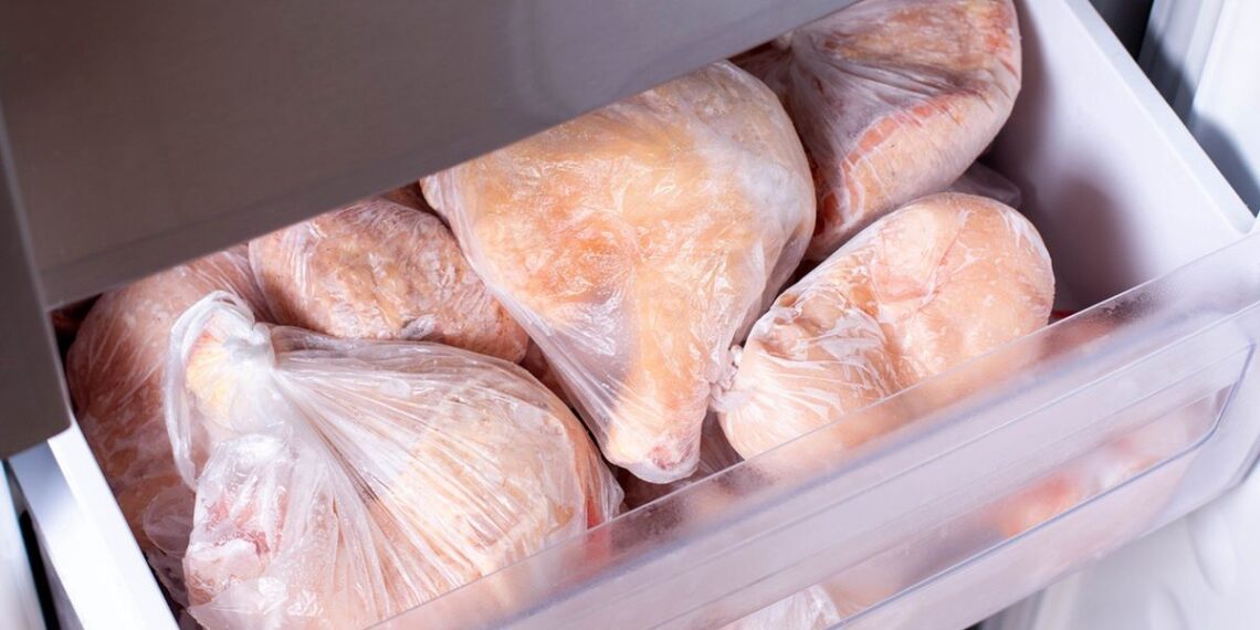 Šokiruojanti tiesa: kiek iš tikrųjų galima laikyti mėsą šaldiklyje ir kada ji tampa pavojinga?