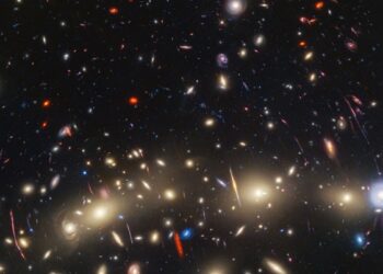 Šokiruojantis atradimas: ankstyvoji galaktikų gromada milijonus kartų karštesnė nei leidžia fizika