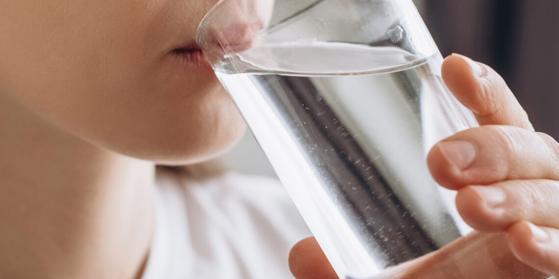 Šokiruojantis atradimas: paprastas triukas, padedantis netikėtai lengvai pašalinti mikroplastiką iš vandens