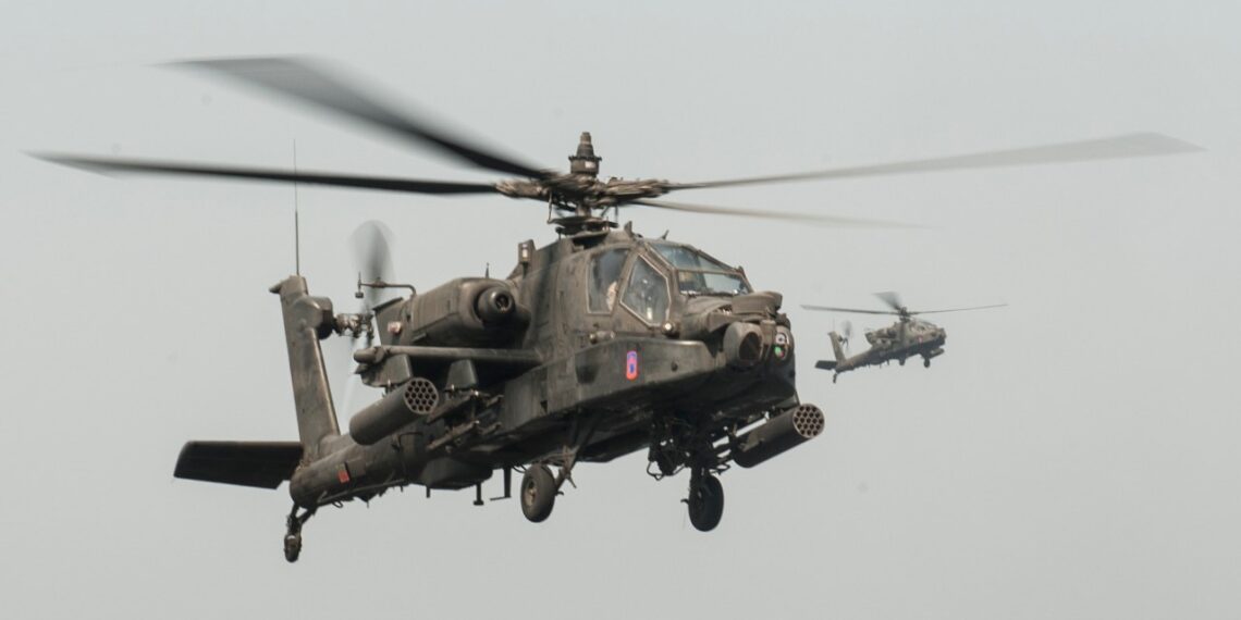 Šokiruojantis JAV smūgis: štai kokie CH-47 Chinook ir AH-64 Apache talžė Venesuelą