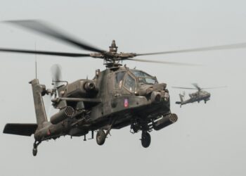 Šokiruojantis JAV smūgis: štai kokie CH-47 Chinook ir AH-64 Apache talžė Venesuelą