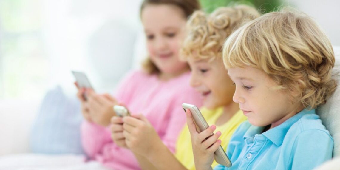 Šokiruojantis lūžis ChatGPT: nuo šiol dirbtinis intelektas tikrins tavo amžių ir ribos turinį