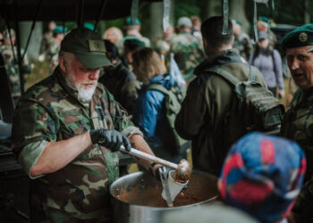 Šokiruojantis lūžis šalyje: rekordinis šaulių skaičius – dauguma aukštąjį išsilavinimą turintys profesionalai