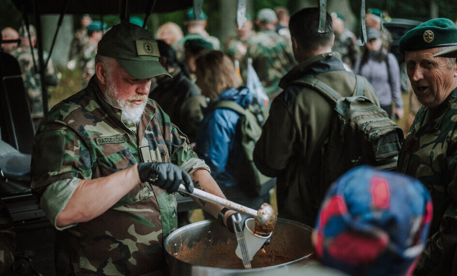 Šokiruojantis lūžis šalyje: rekordinis šaulių skaičius – dauguma aukštąjį išsilavinimą turintys profesionalai