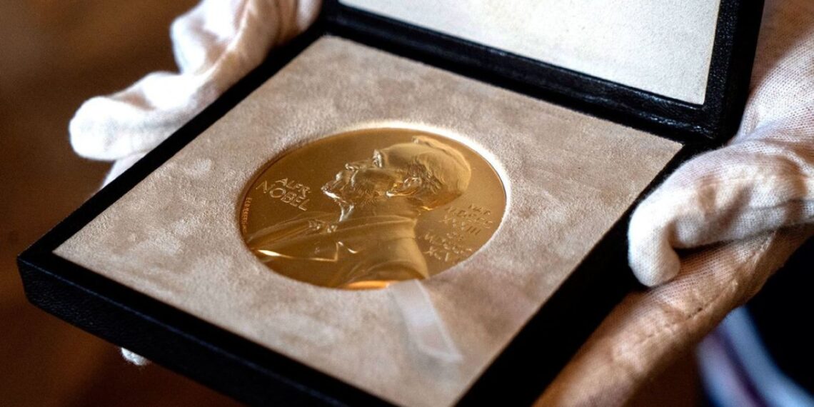 Šokiruojantis Nobelio instituto sprendimas: taikos premijos nebegalima dalintis ar perduoti kitiems