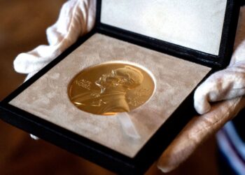 Šokiruojantis Nobelio instituto sprendimas: taikos premijos nebegalima dalintis ar perduoti kitiems