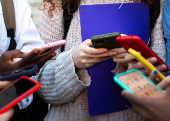 Šokiruojantis sprendimas Prancūzijoje: paaugliams iki 15 metų durys į socialinius tinklus užtrenktos