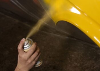 Šokiruojantis triukas vairuotojams: paprastas namų būdas, kaip akimirksniu ištiesinti įlenktą auto kėbulą