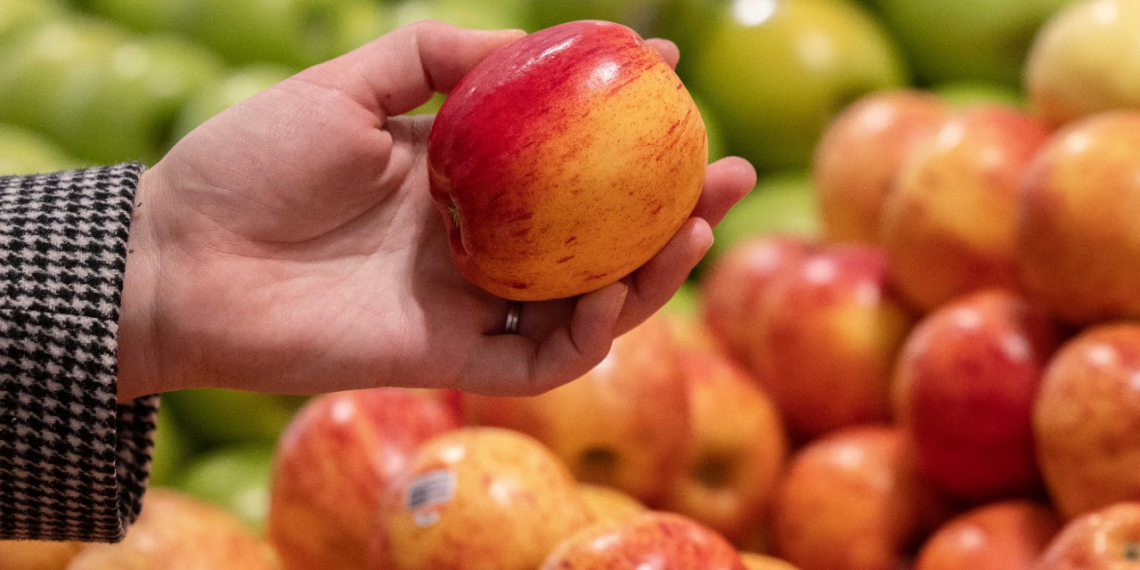 Šokiruojantis tyrimas: europietiškuose obuoliuose – pavojingas pesticidų kiekis