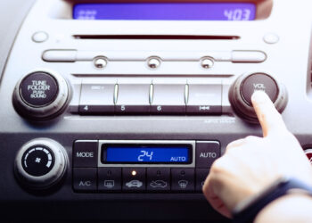 Šokiruojantis tyrimas: tavo mėgstamas grojaraštis vairuojant pavojingai keičia tavo reakciją ir sprendimus