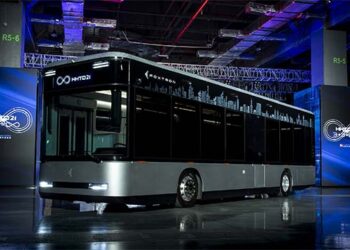 Šokiruojantis žingsnis Japonijoje: „Mitsubishi Fuso“ ir „Foxconn“ sieks elektrinių autobusų revoliucijos