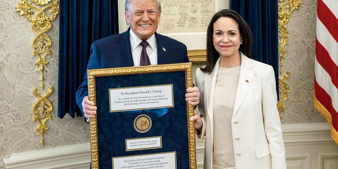 Šokiruojantis žingsnis: Marija Korina Mačado atidavė savo Nobelio taikos medalį Donaldui Trumpui