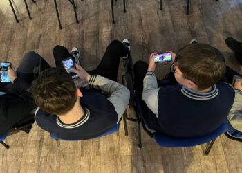 Šokiruojantys 9 Europos šalių tyrimo rezultatai: probleminis internetas griauna paauglių gyvenimus