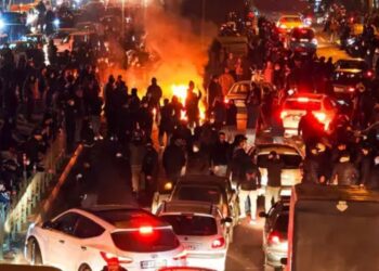 Šokiruojantys skaičiai Irane: Reuters mini 2000 žuvusių, o Trampas grasina „pagalba“