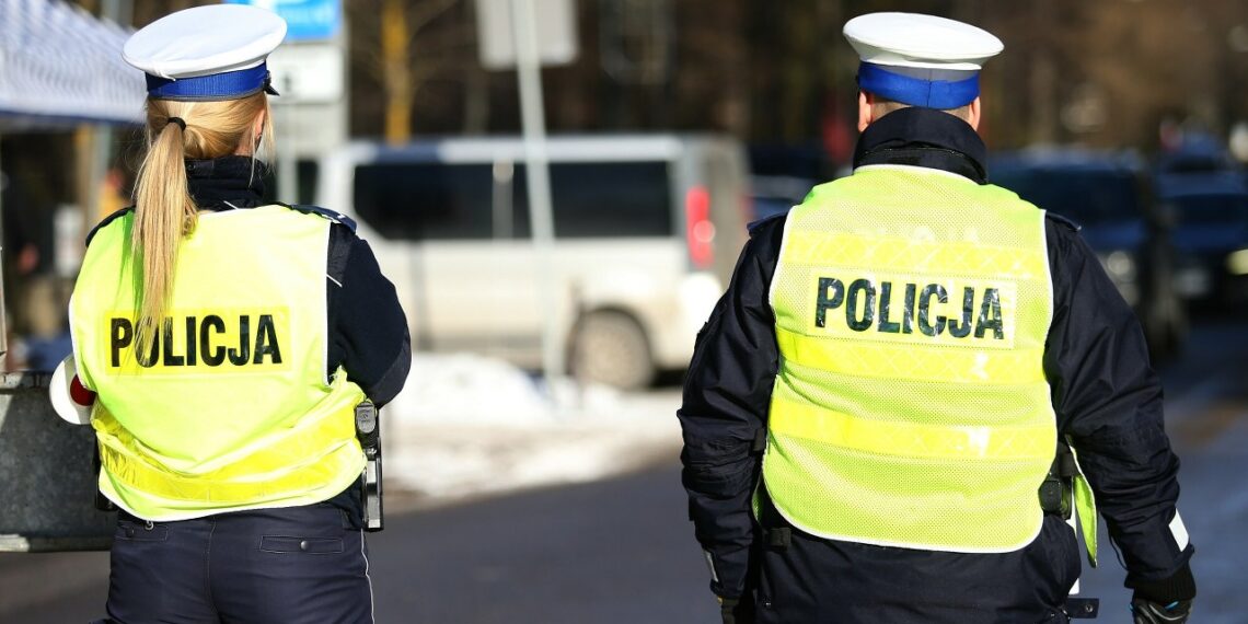 Šokiruojantys skaičiai: kasdien 81 vairuotojas baudžiamas už telefoną prie vairo, tūkstančiai netenka teisių