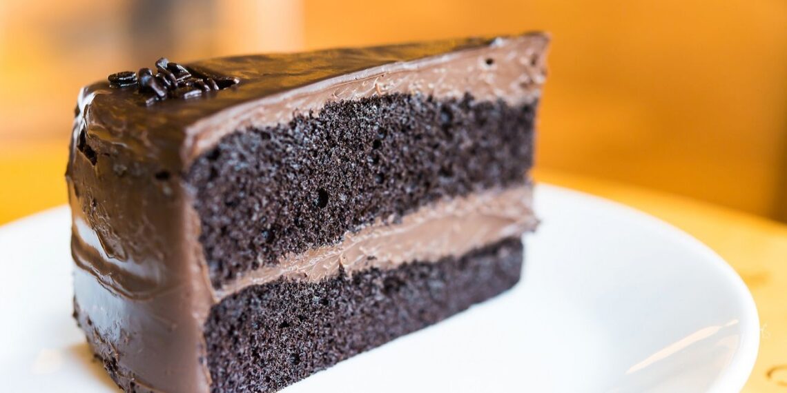 Šokoladinis tortas per 30 minučių: genialus desertas be orkaitės, pavojingai skanus