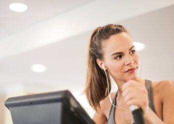 Sportuoji ir kaupi ne tik raumenis, bet ir spuogus? Šis antibakterinis triukas išgelbės odą