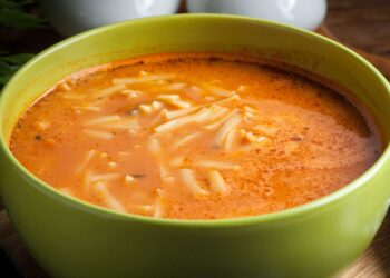 Štai ką įdedu į pomidorų sriubą – kvapas užlieja visus namus, o skonis dar ilgai nepamirštamas