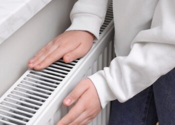 Štai kodėl žiemą blogai miegi: šią klaidą daro visi – kokia iš tiesų turi būti miegamojo temperatūra?