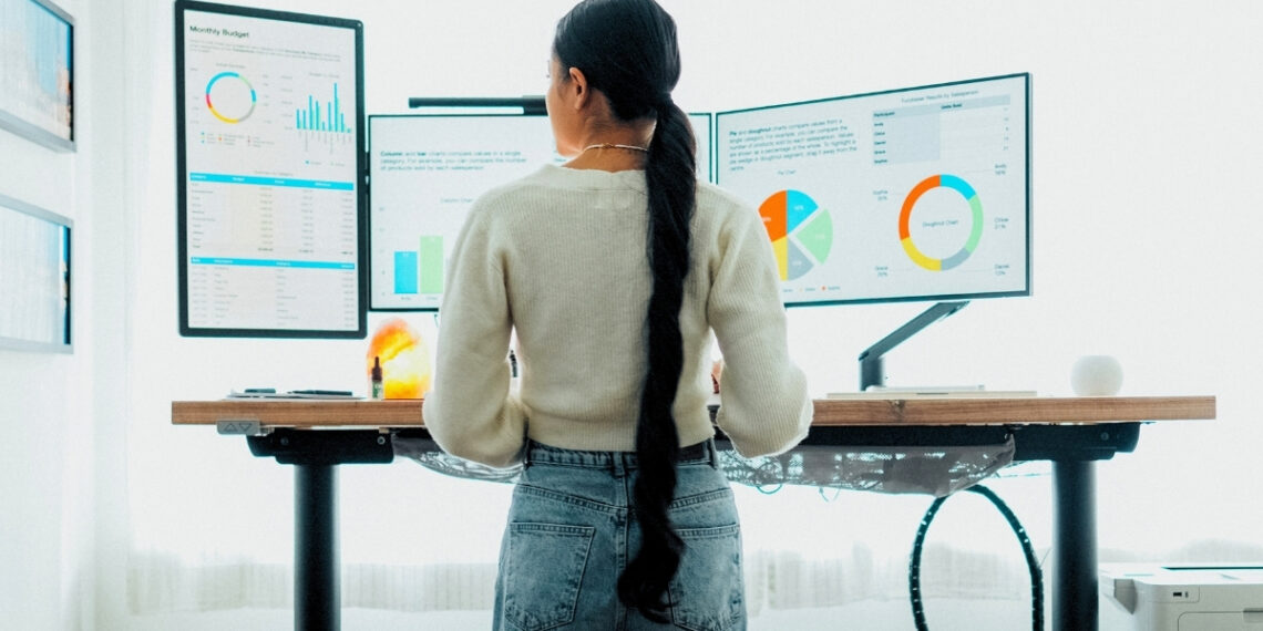 Stebina paprastas triukas su stovimu stalu: gydytojai nustėro nuo poveikio jūsų sveikatai