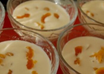 Stebuklingas desertas be orkaitės: nepaprastai švelnus riaženkos želė su kvepiančiais abrikosais