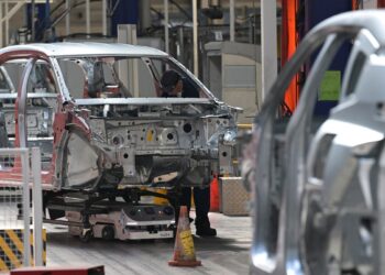 Stellantis atleidžia šimtus darbininkų: kas slepiasi už „savanoriškų“ išeičių programos?