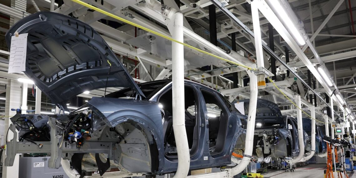 Stellantis šokas Tychuose: darbuotojai maištauja, profsąjunga grasina masiniais streikais