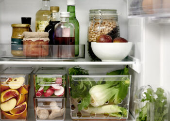 Sustingę pinigai šaldytuve: 11 klaidų, kurios kas mėnesį suvalgo jūsų maisto biudžetą