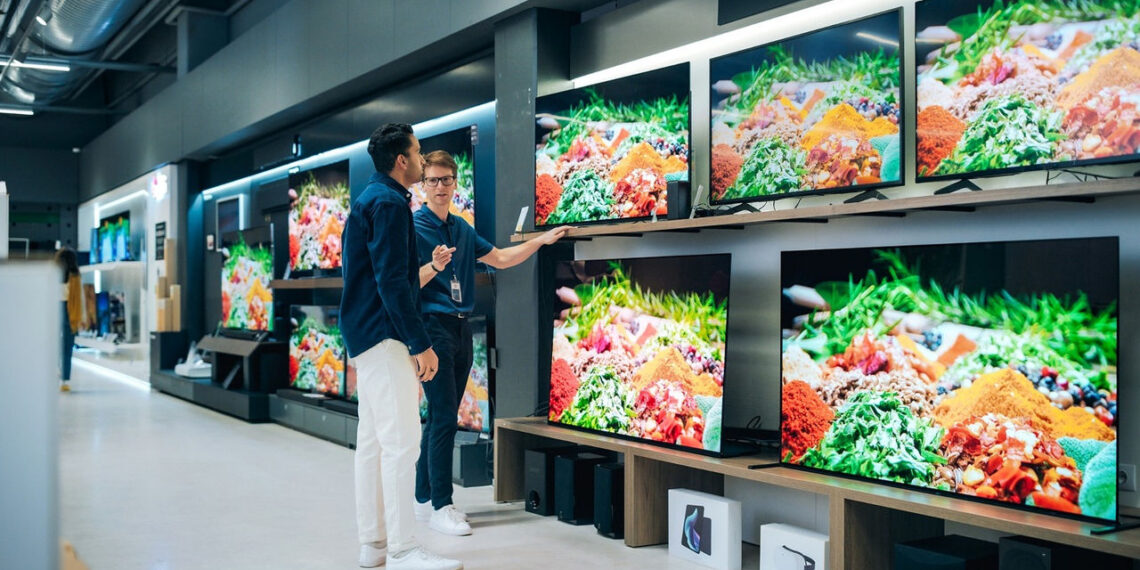 Televizoriai atpigo 90% per 25 metus: ekspertai šokiruoti – pigiausių ekranų era baigiasi