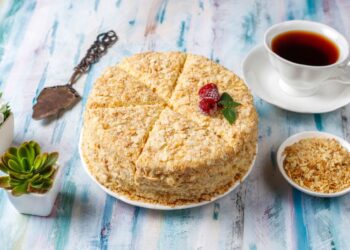 Tingus Napoleono tortas be jokio kepimo vos per 15 min: konditerio triukai, kurių niekas nesako