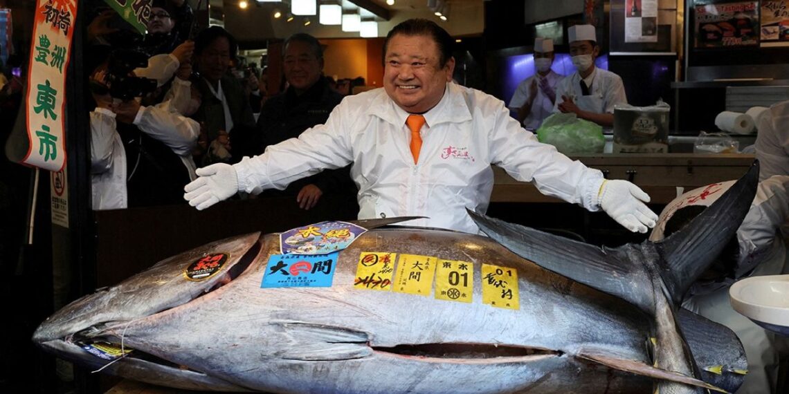 Tokijuje pirmojo metų aukciono šokas: milžiniškas mėlynasis tunas parduotas už 3,2 mln dolerių