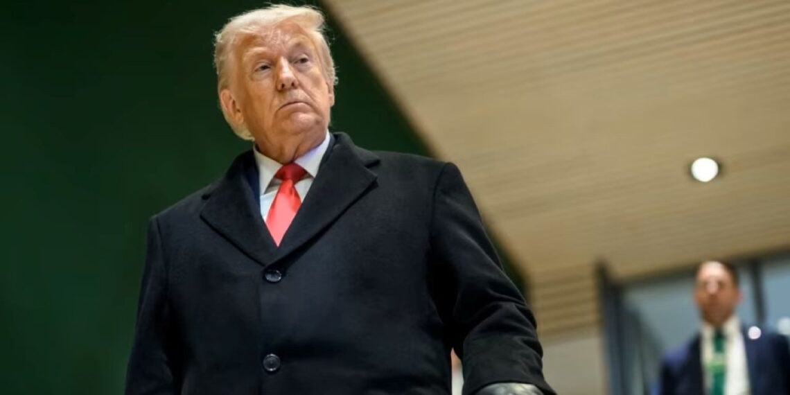 Trampas netikėtai sustabdė naujus muitus Europai: ekspertai perspėja – tai tik audros tyla