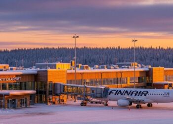Tūkstančiai turistų įkalinti žiauriuose Šiaurės Suomijos šalčiuose: atšaukta daugybė skrydžių