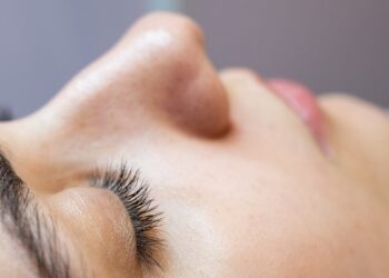 Turi vazeliną namie? Pabandyk TAIP – blakstienos sutvirtės ir sužibs, tušą pamirši